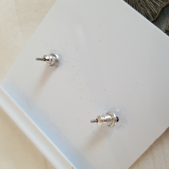 New Vintage Danielle Stevens Turquoise Crystal Earrings - Picture 4 of 4